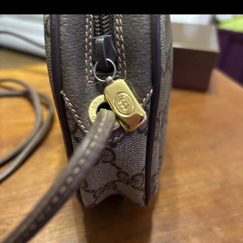 AUTHENTIC VINTAGE Gucci Beige and Brown Monogram Bag - Picture 5 of 10